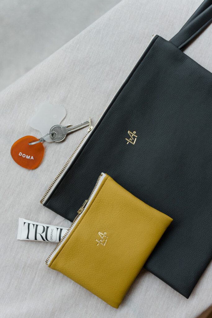 LA accessories – mustard and black pouches