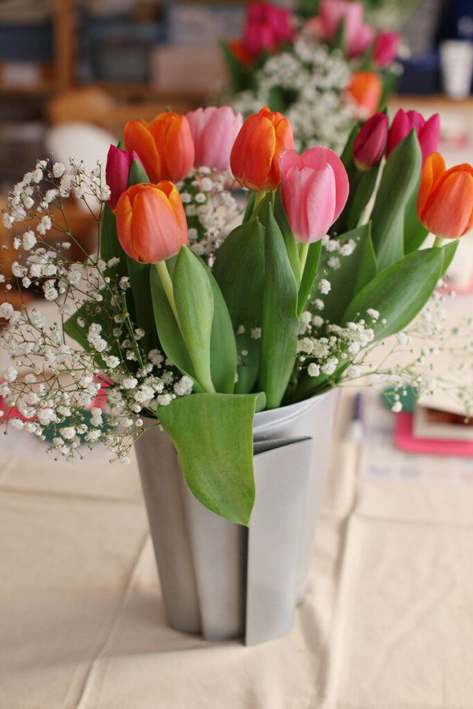 Dizajn za stolom – BUKET with tulips